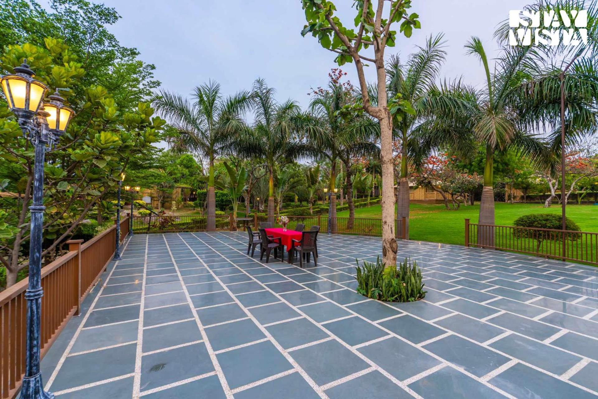 Stayvista At Maple Farms With Pool, Bbq & Bonfire Sohna Exteriér fotografie