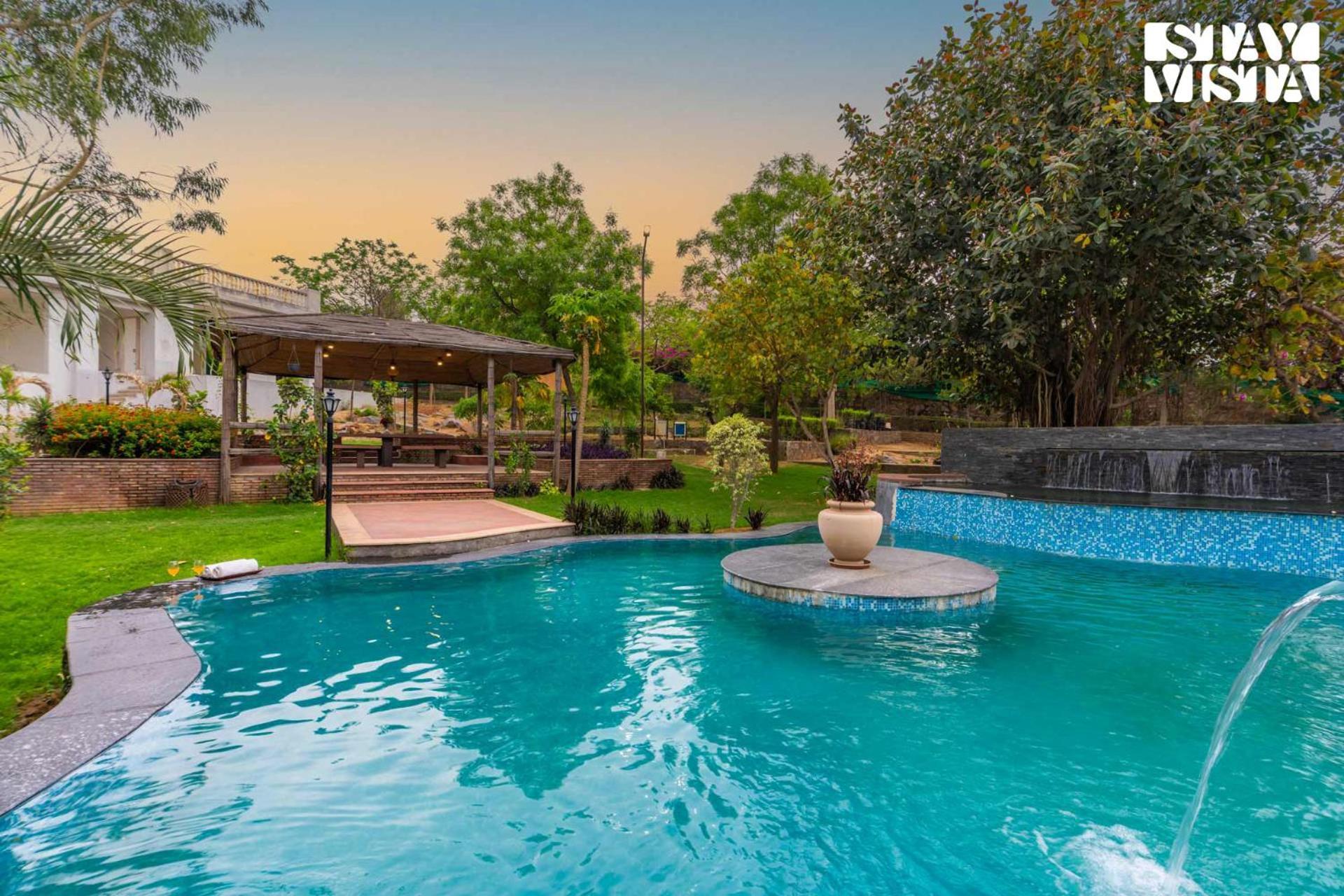 Stayvista At Maple Farms With Pool, Bbq & Bonfire Sohna Exteriér fotografie